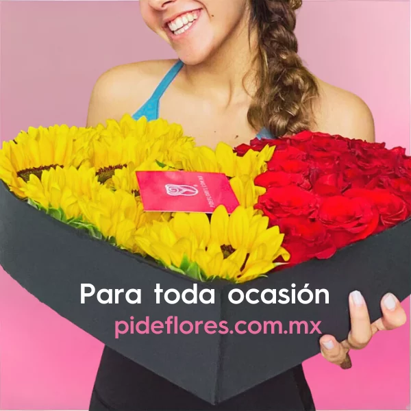 Señorita sonteniendo un arreglo floral de rosas y girasoles en una caja en forma de corazón