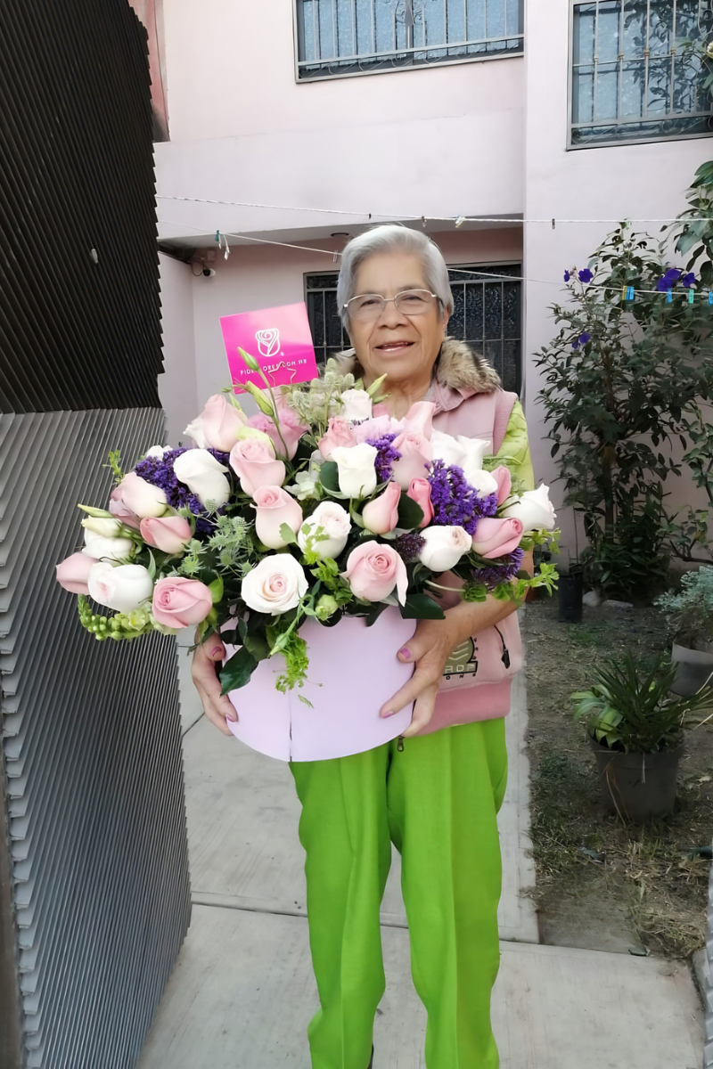 Caja rosa gigante para el Día de las Madres con entrega garantizada en Puebla.