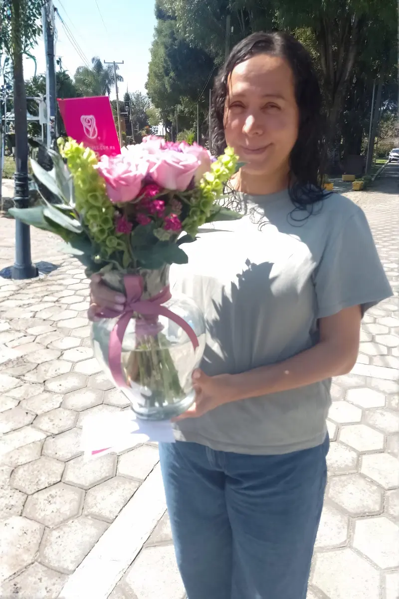 Arreglo de rosas de lujo entregado a domicilio en Lomas de Angelópolis, Puebla.